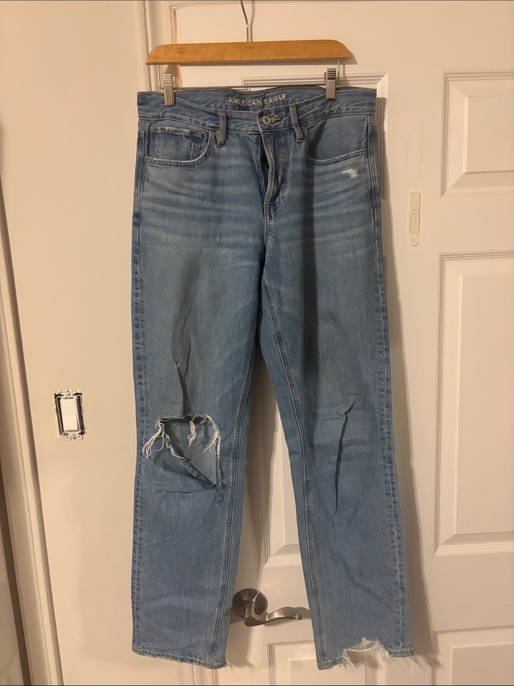 American Eagle Outfitters Light Blue Straight Ripped Jeans size 6 long